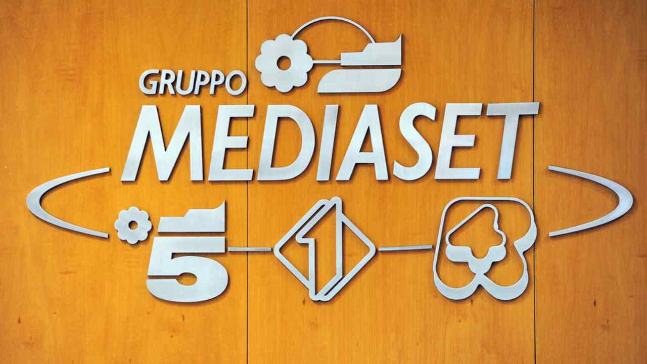 Addio al volto Mediaset
