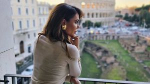 Ilary Blasi e il noto conduttore