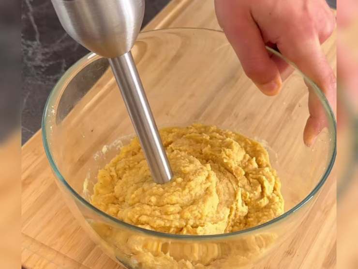 Preparazione pizza senza farina