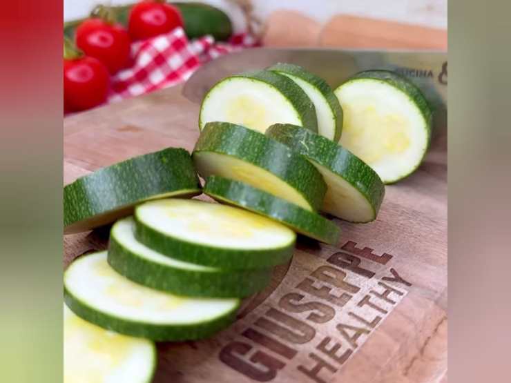 Preparazione sformato di zucchine 