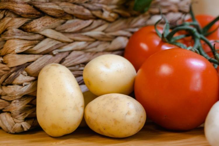 Il metodo delle patate nel sugo 