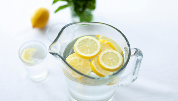 Acqua e limone, le ricerche scientifiche su questo cocktail - iFood.it - 20231223