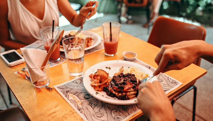 Il Paese in cui è vietato mangiare con le mani - iFood.it - 20241220