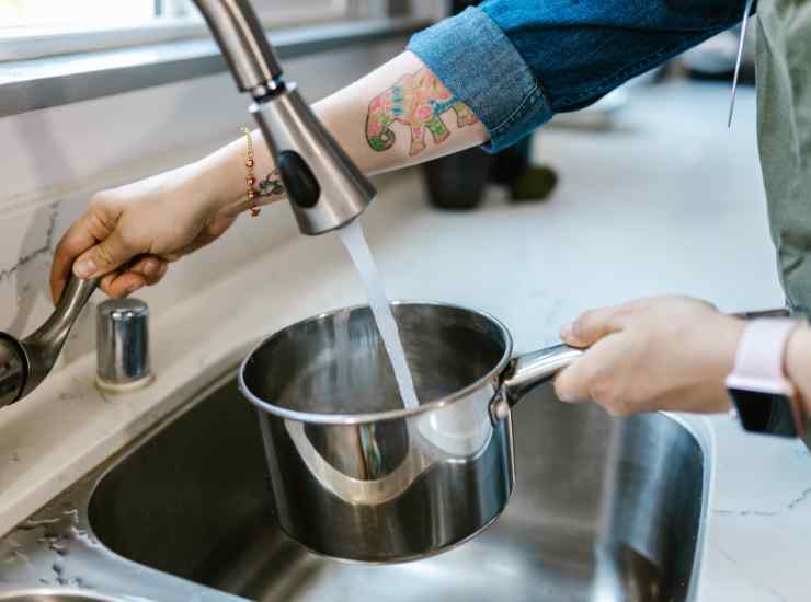 Non bere acqua dal rubinetto in queste città - Food.it (Fonte foto Canva)