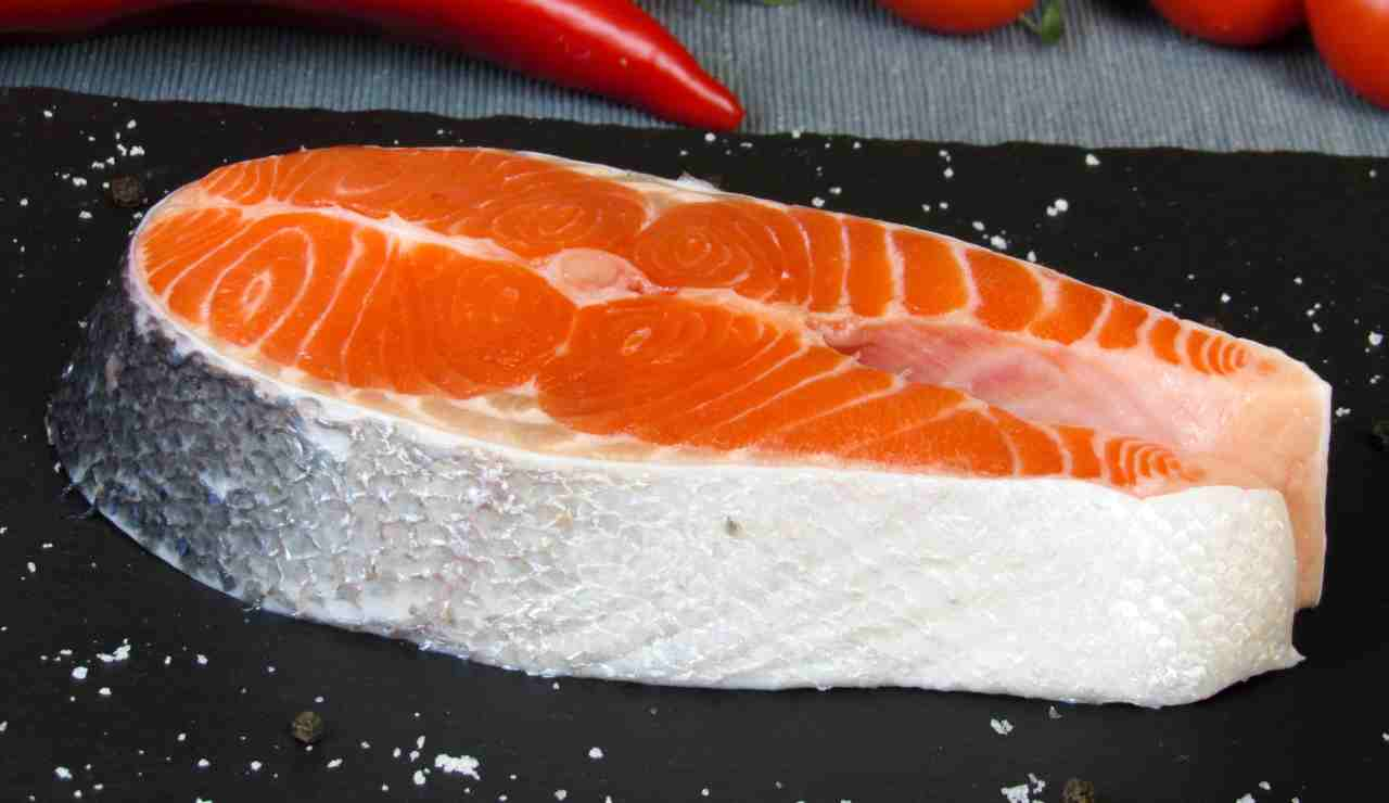 Salmone ecco a cosa fare attenzione prima di comprarlo - iFood.it (Fonte foto Canva)