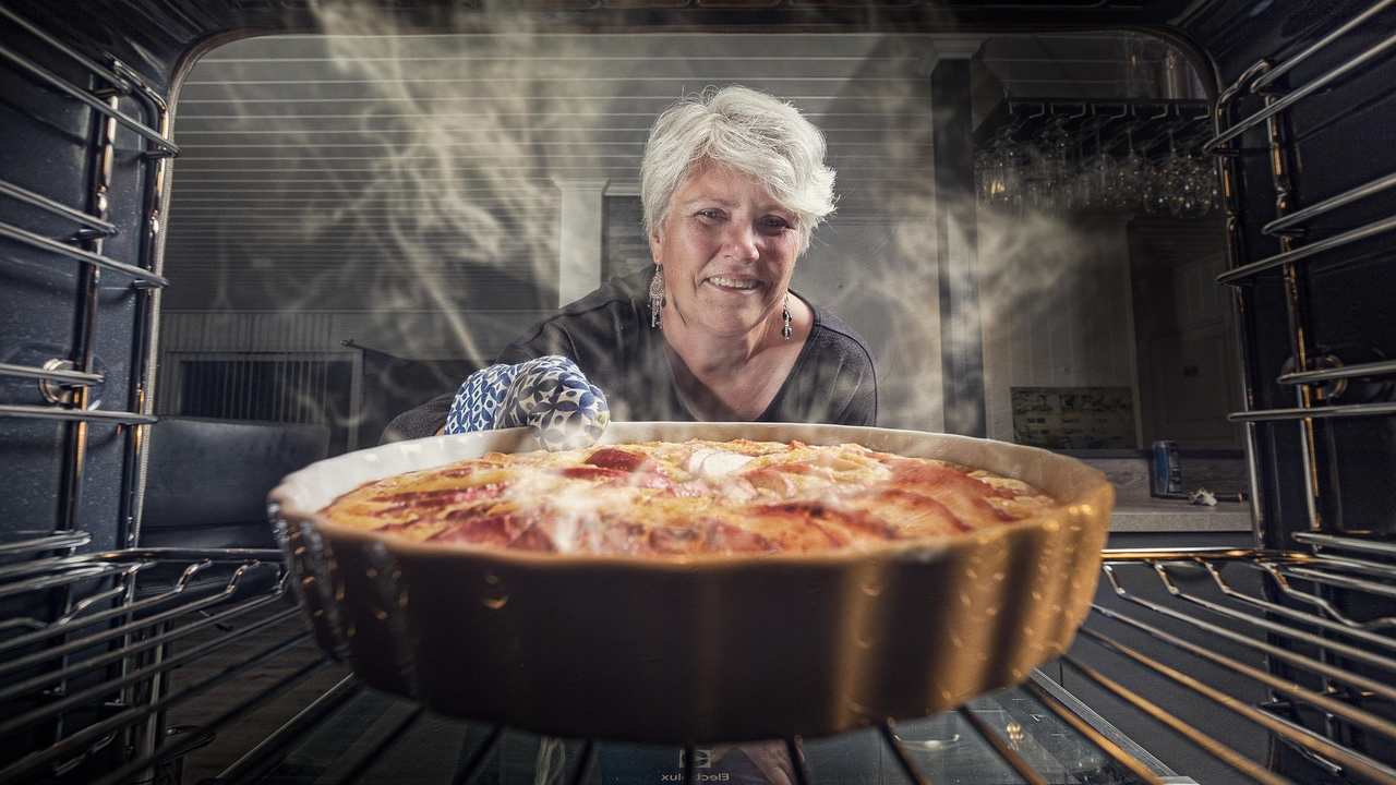 Il trucco della nonna per non bruciare la torta in forno - iFood.it - 20250211