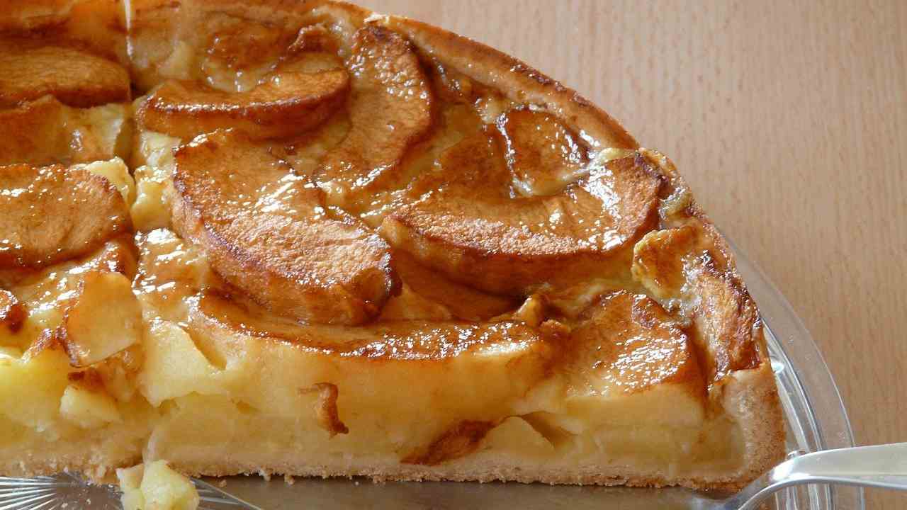 Torta di mele, la ricetta di Iginio Massari - iFood.it - 20230213